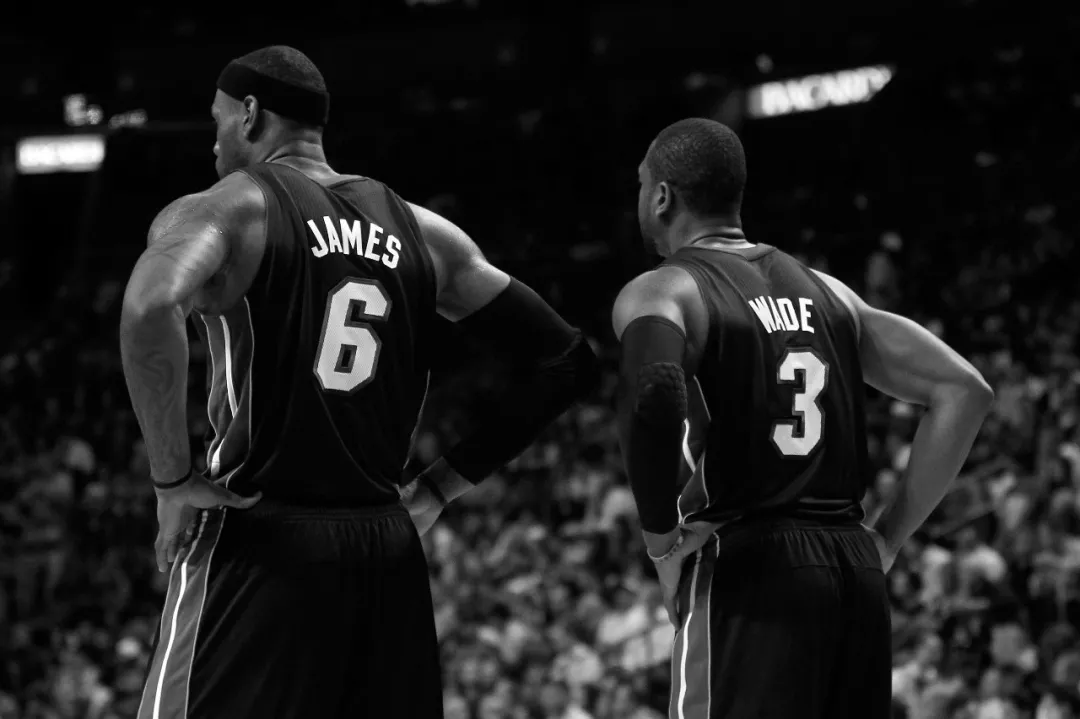 离谱！因内裤颜色与裁判发生争吵，印度球队果阿队长赛前染红（因内裤颜色与裁判争执，印度果阿队长赛前吃到红牌）