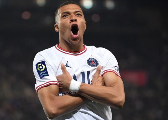 67岁意大利人神了：率罗马坐稳意甲榜首宝座,又率罗马胜欧联领头羊（67岁意大利老帅发威：率罗马稳居意甲榜首，又击退欧联领头羊）