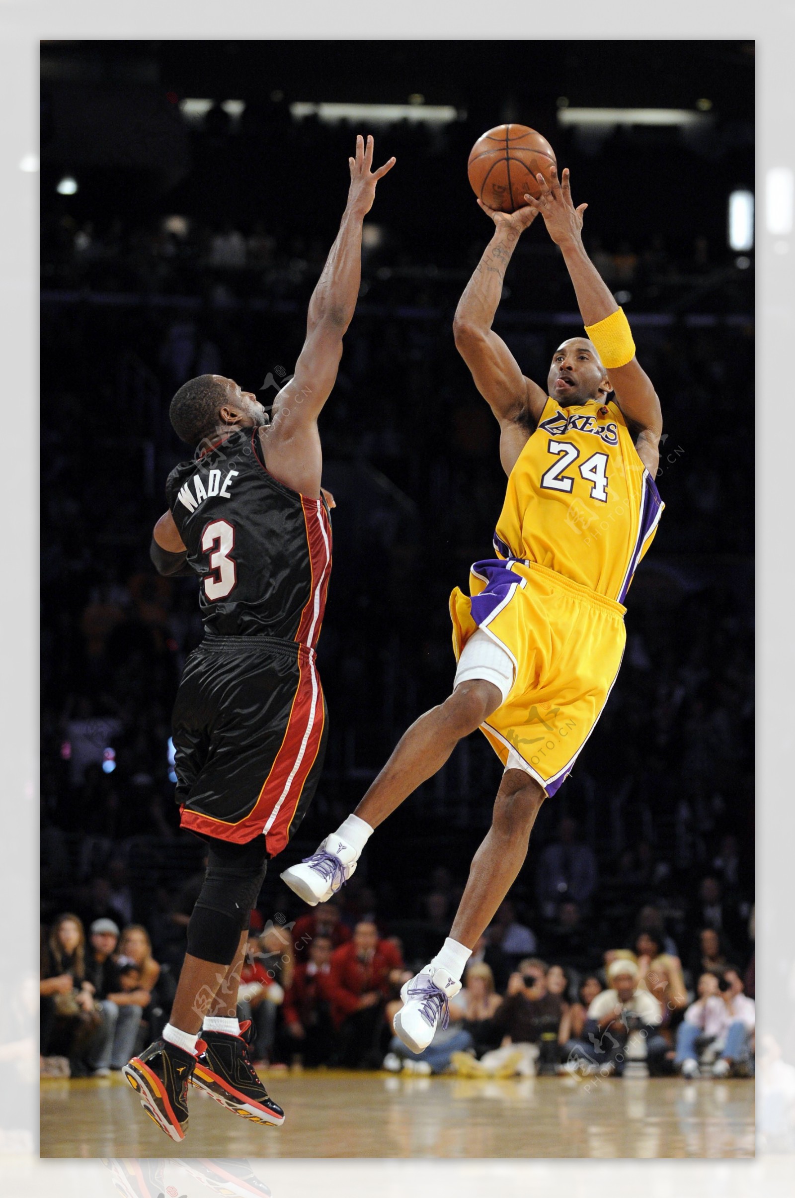 记者：海港抵达武里南，莱昂纳多、加布、李帅、刘若钒伤缺（海港抵达武里南，莱昂纳多、加布、李帅、刘若钒因伤缺席）