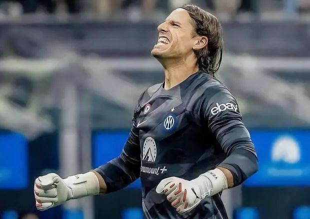 海港亚冠赛前Vlog：吉祥物伊戈已量产；林皇再度作客上海滩（海港亚冠赛前Vlog：伊戈量产上线，林皇再临上海滩）