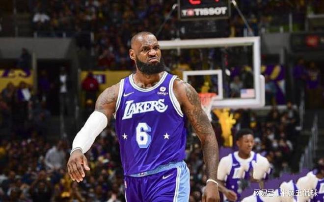 决胜局1扣3拦成奇兵！1.82米超星身体素质爆炸 二传主攻接应都能打（抢五局1扣3拦成制胜关键！1.82米超新星运动能力爆表，可胜任二传、主攻、接应）