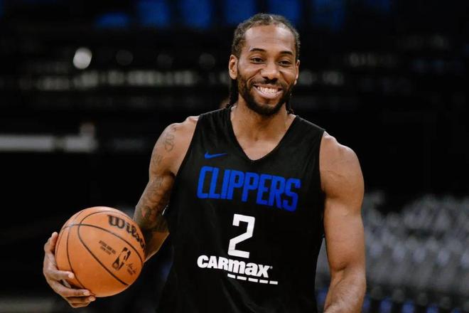 二人都是脖子以下世界级，巴神问题不在脖子以上，内马尔问题脖子上、下都有（两人皆属“脖子以下”世界级：巴神问题不在头脑，内马尔则头脑与赛场层面皆有隐忧）